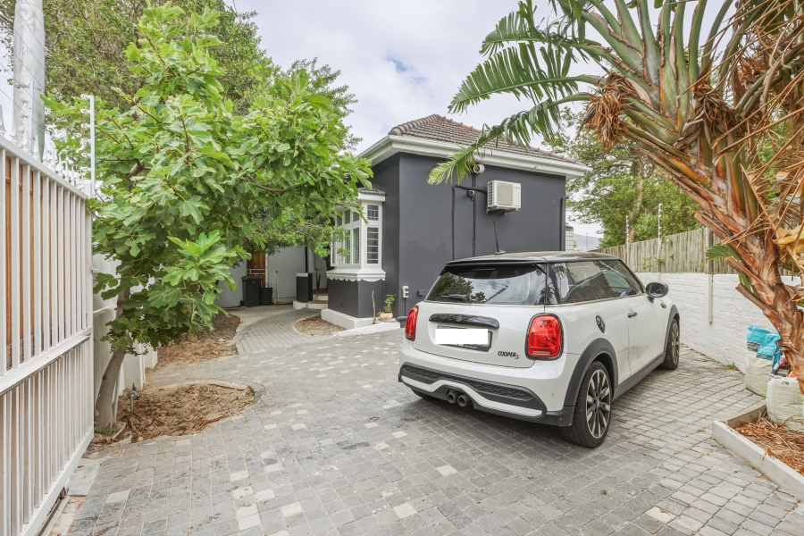 2 Bedroom Property for Sale in Vredehoek Western Cape